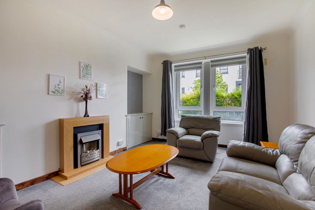 Property photo 1 of 11 Living