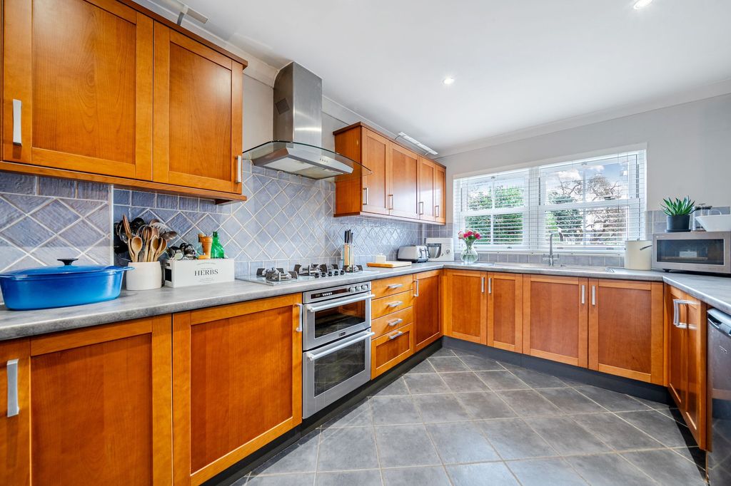 Property photo 3 of 22