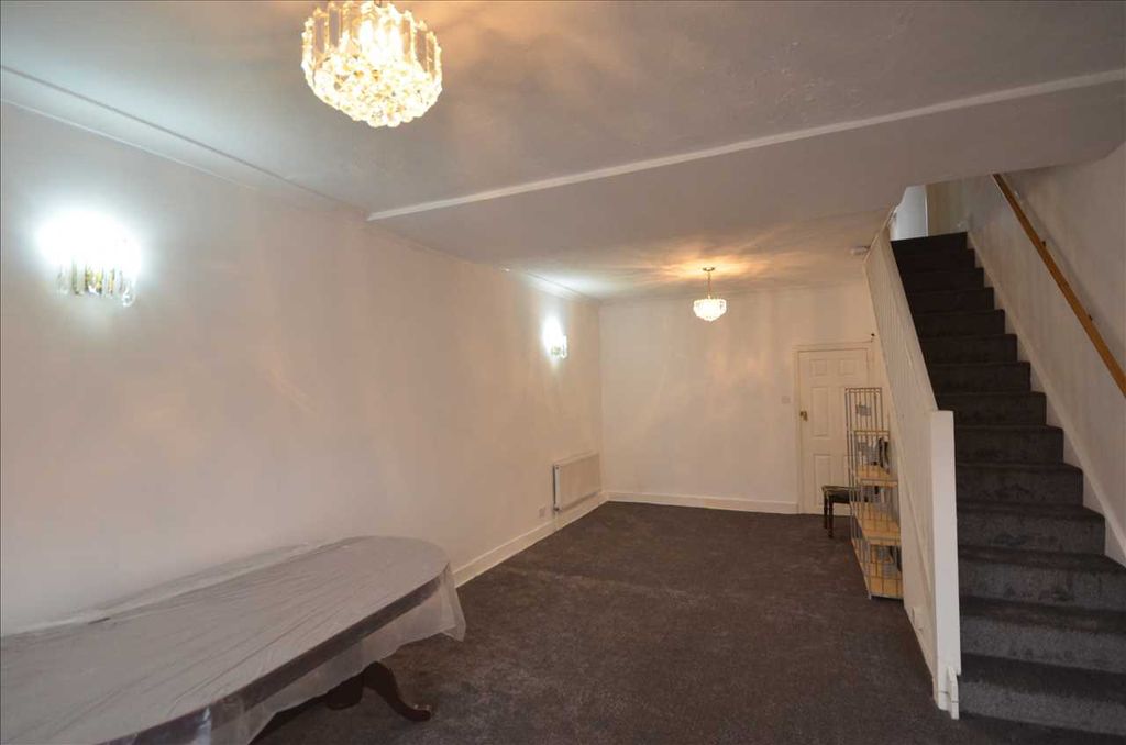 Property photo 2 of 8 Through Lounge