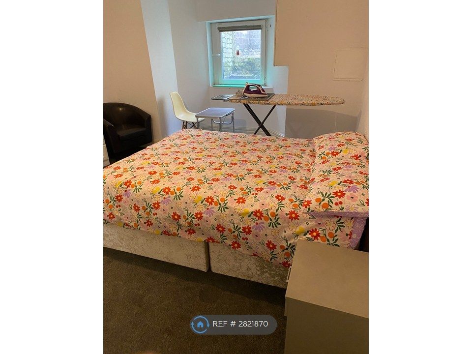 Property photo 2 of 35