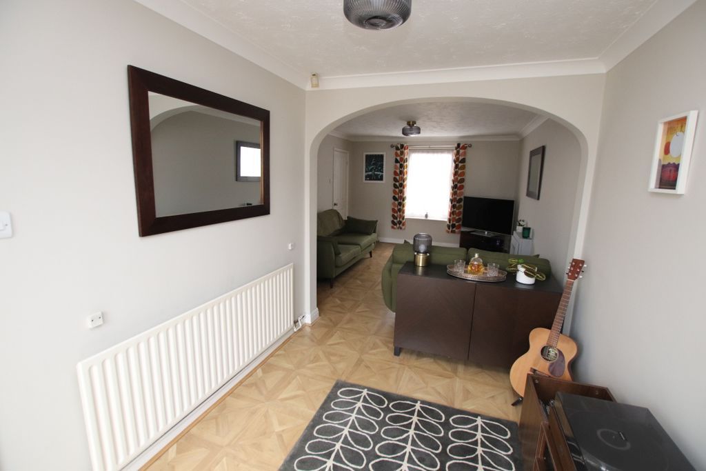 Property photo 3 of 13 Lounge Diner Photo 2