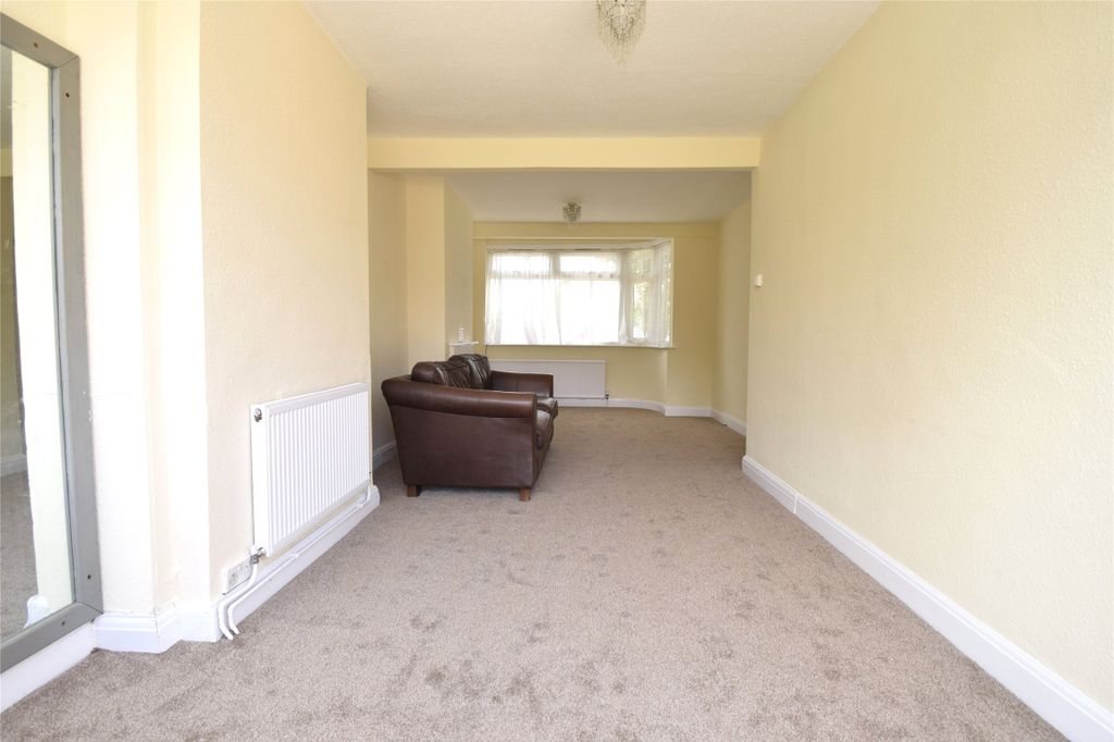 Property photo 3 of 11 Lounge
