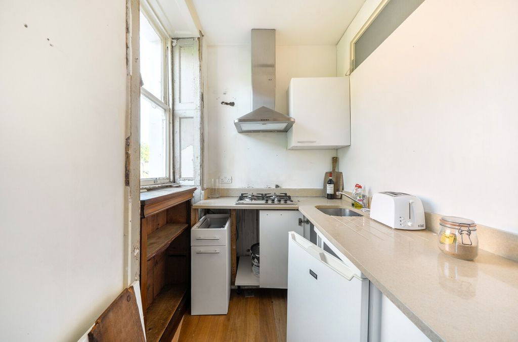 Property photo 3 of 12 Kitchen