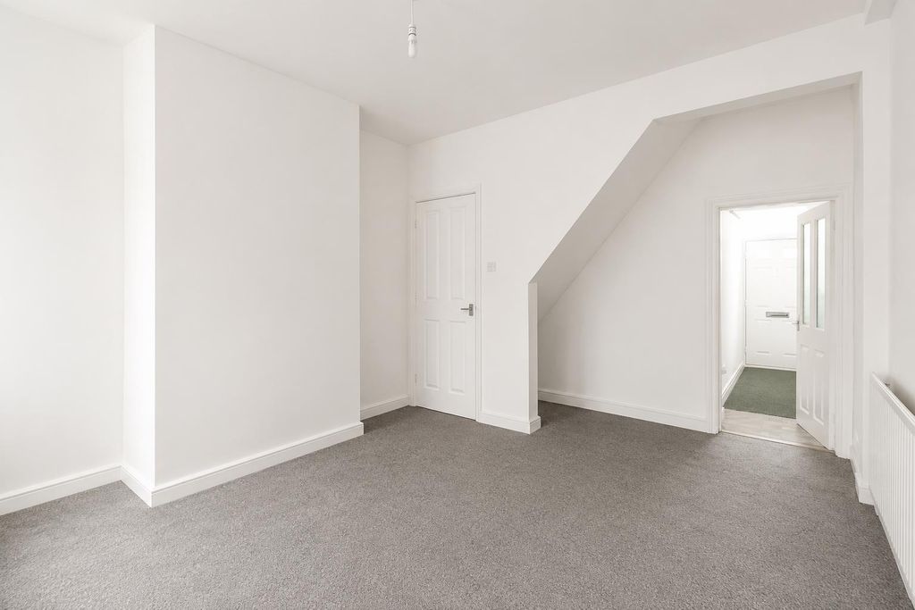 Property photo 3 of 10 3
