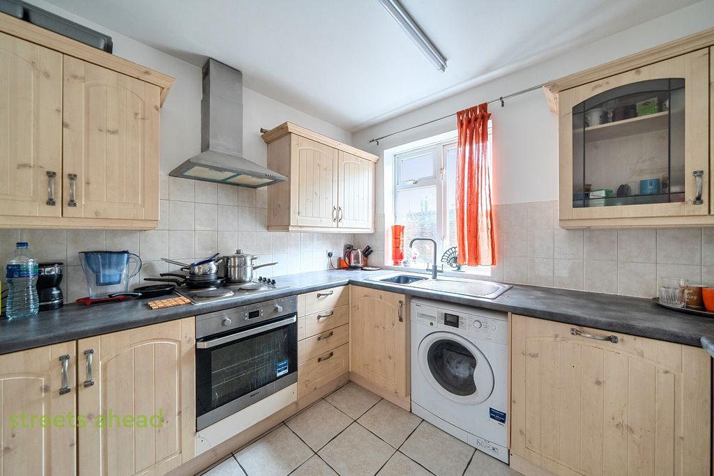 Property photo 2 of 12 82056Efd-ba97-41A...
