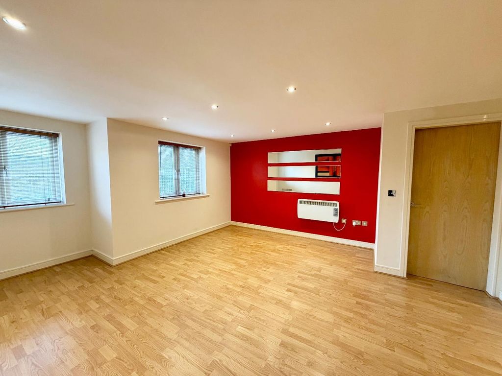 Property photo 3 of 8 Lounge