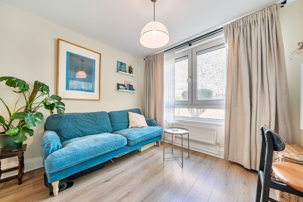 Property photo 1 of 10 4941450