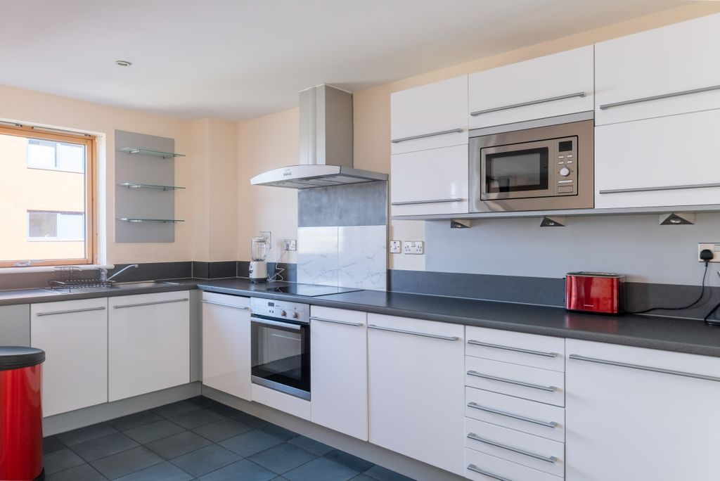 Property photo 3 of 19 Kitchen