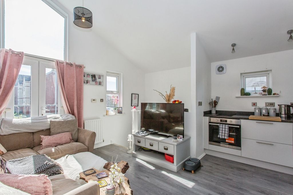 Property photo 2 of 10 Living Room