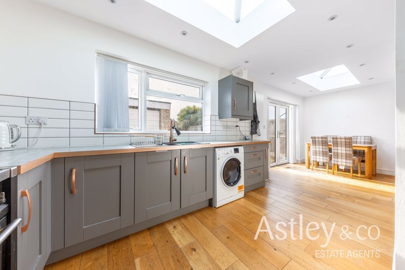 Property photo 3 of 18 Kitchen