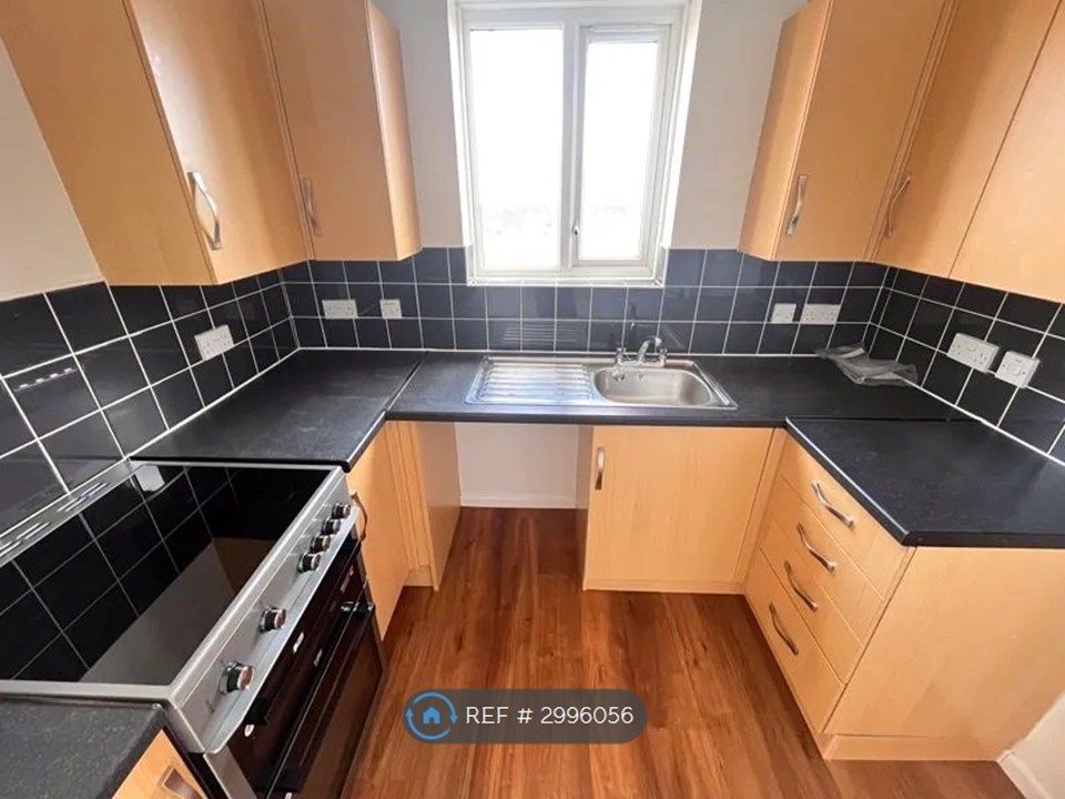 Property photo 3 of 7 Kitchen