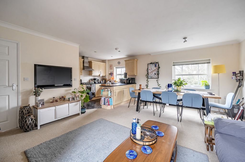 Property photo 3 of 16 1396515-2-695Fdd6...