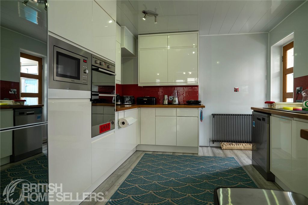 Property photo 2 of 29 Picture No. 05