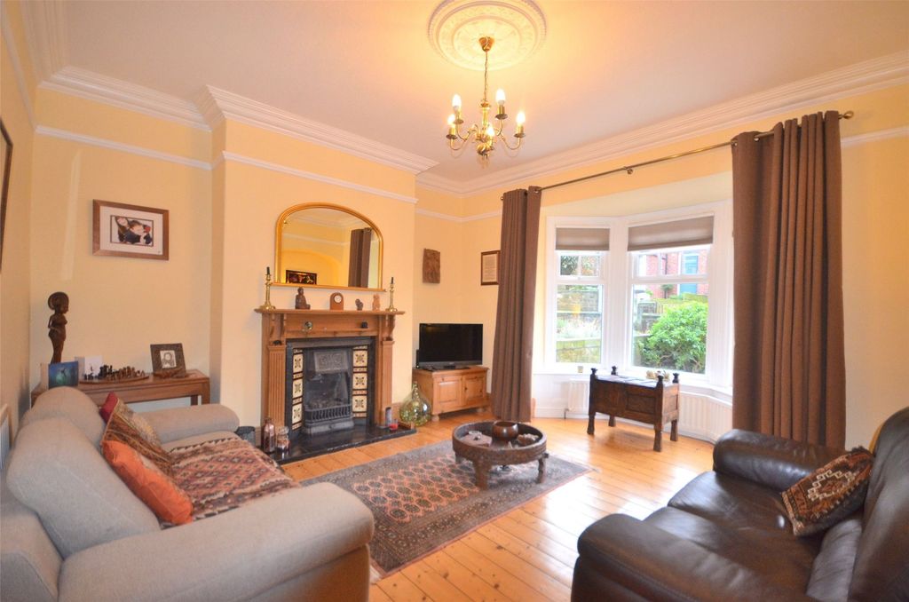 Property photo 1 of 12 Lounge