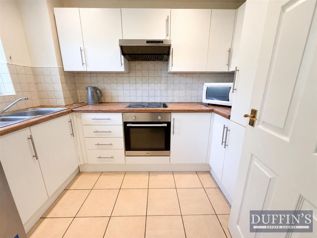 Property photo 3 of 8 Kitchen
