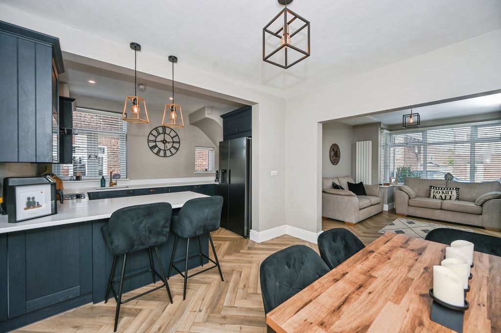 Property photo 3 of 24 Pbox-Img.Jpg