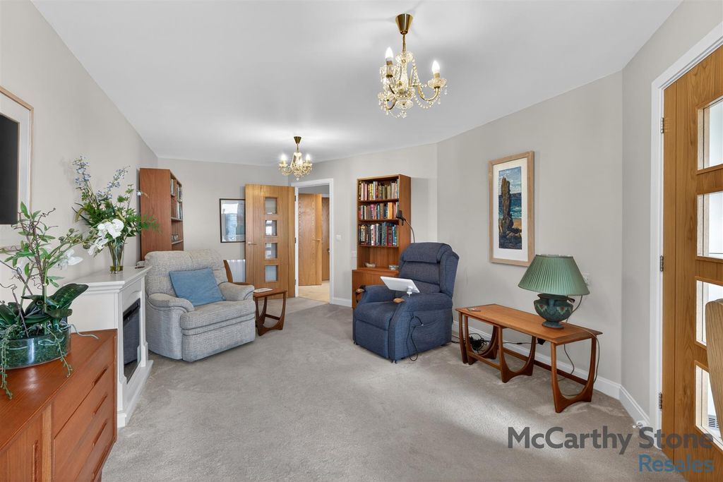 Property photo 3 of 22 8685658-Interior05.Jpg