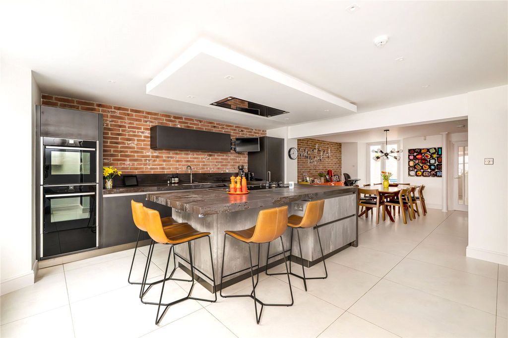 Property photo 3 of 37 Picture No. 69