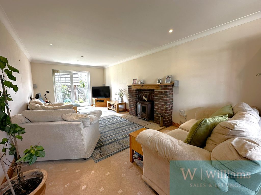 Property photo 3 of 21 Lounge