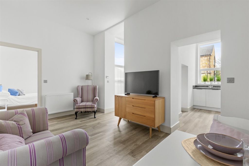 Property photo 3 of 7 Living Room