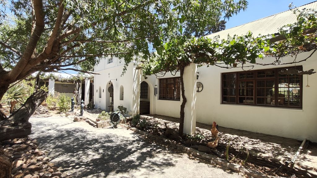 Property photo 2 of 102