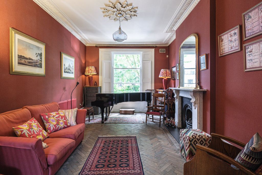 5 bed terraced house for saleEllington Street, Islington N7