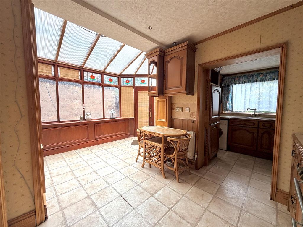 Property photo 3 of 27 Dining Kitchen