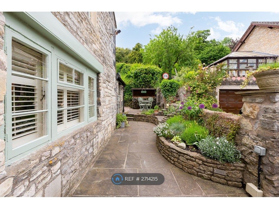 Property photo 2 of 23