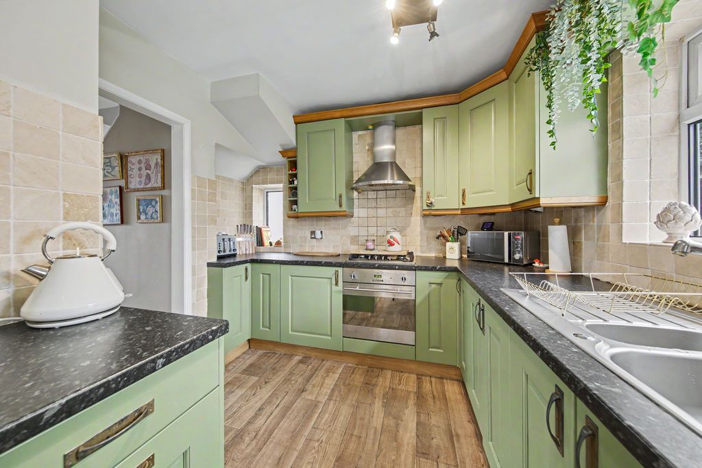 Property photo 3 of 25 Kitchen