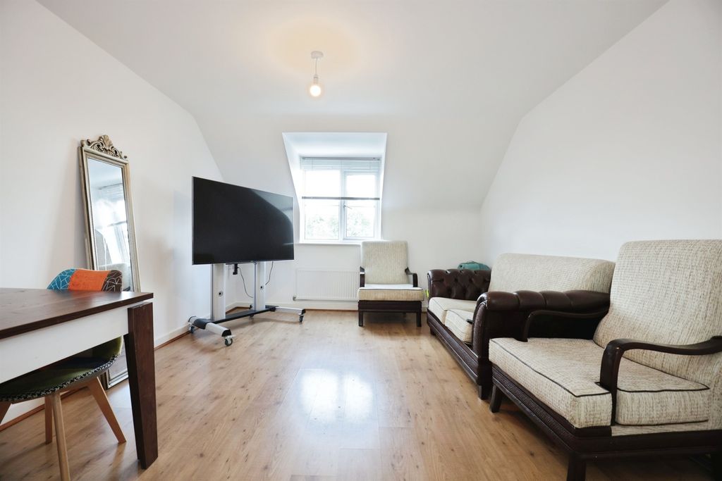 Property photo 2 of 9 Image