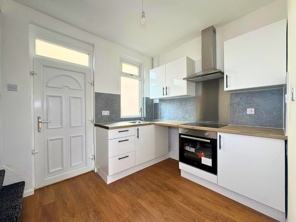 Property photo 1 of 10 2-Bedroom Terraced House To Rent – Rhodes Terrace, Barnsley (S70 1Tx)