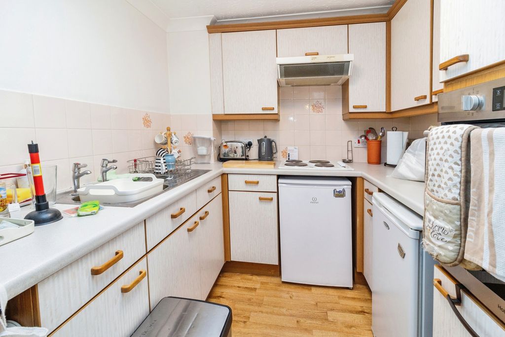 Property photo 3 of 13 Kitchen