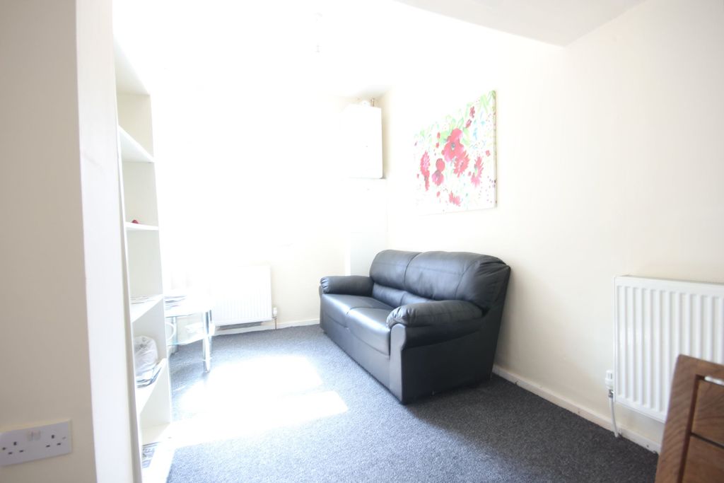 Property photo 2 of 3