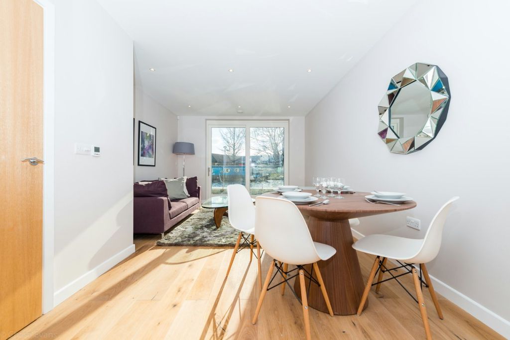 Property photo 2 of 7 Living Area