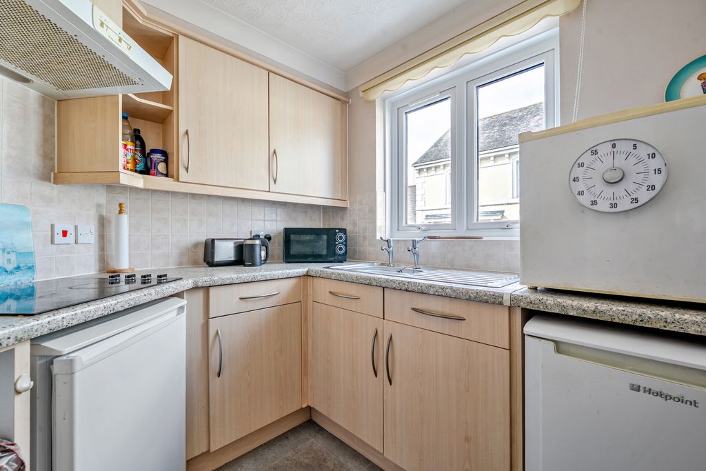 Property photo 3 of 15 Kitchen