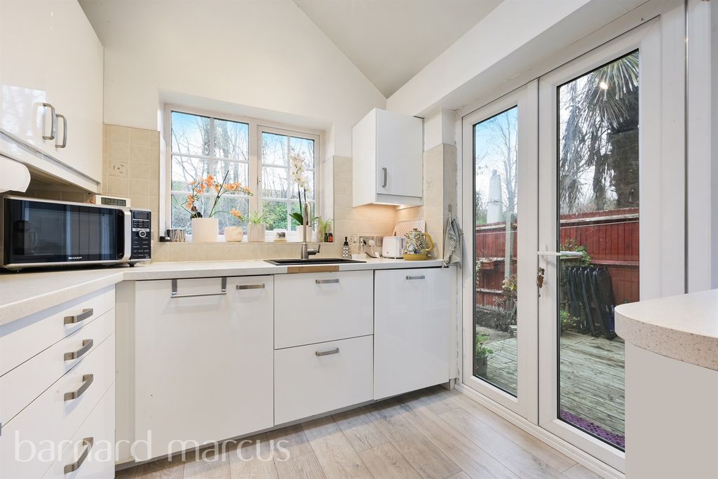 Property photo 2 of 21