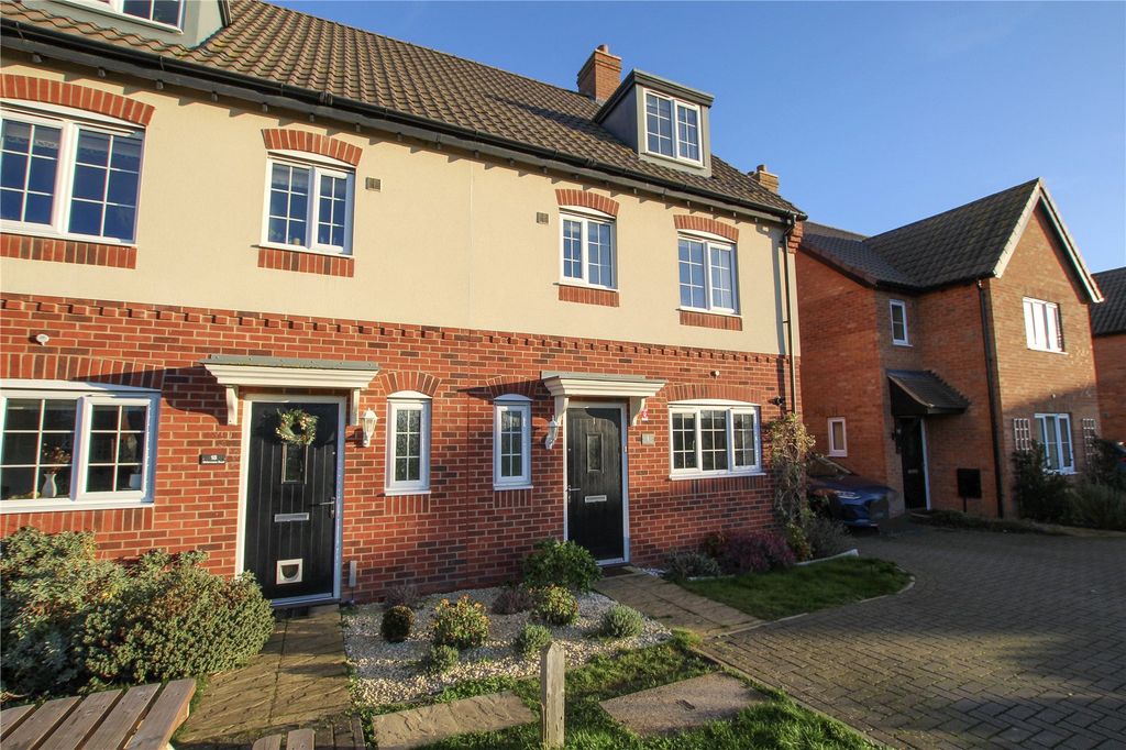 Property photo 3 of 16 Front Aspect.