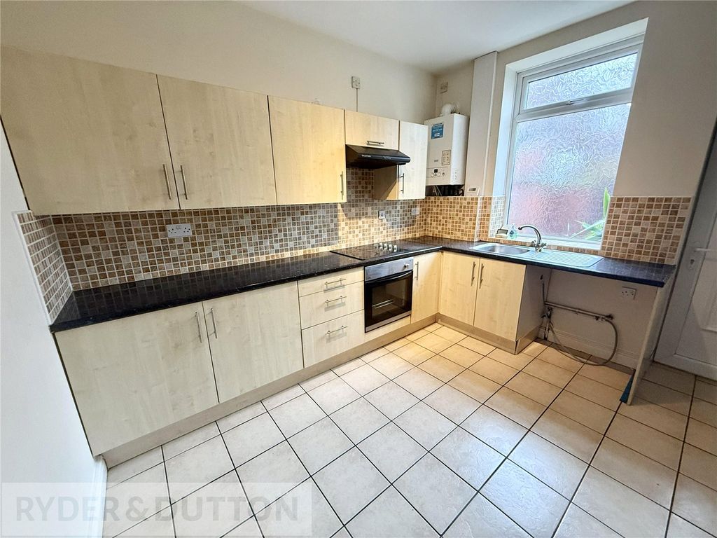 Property photo 3 of 19 Kitchen