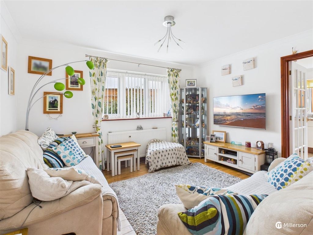 Property photo 3 of 20 Living Room