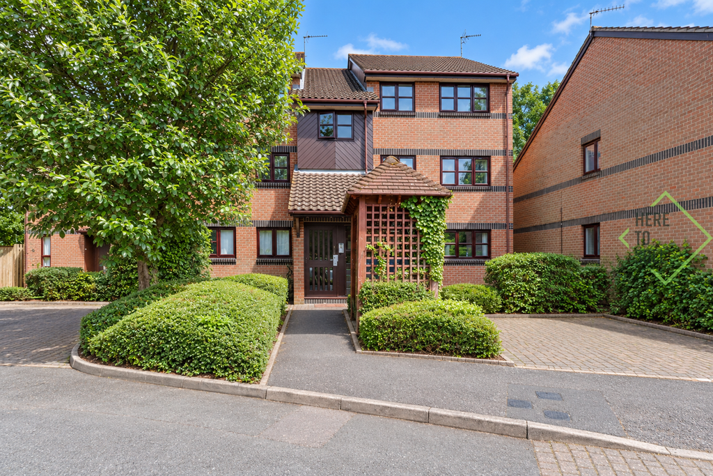 Property photo 2 of 11 Hamburgh Court, Cheshunt, En8- Parking