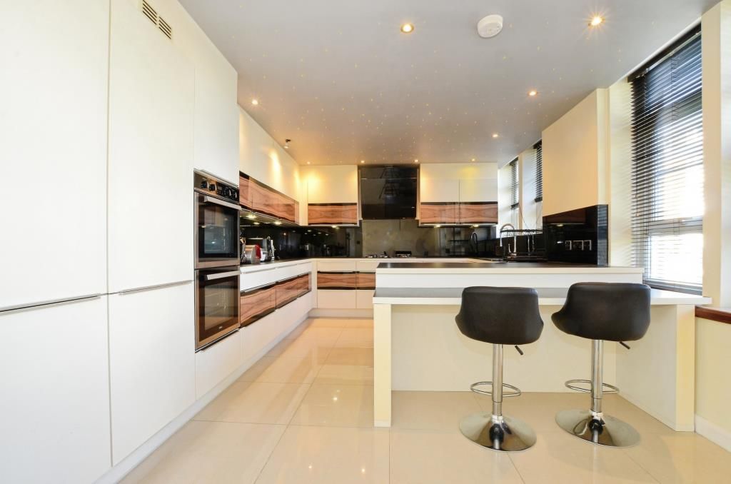 Property photo 3 of 23 Kitchen
