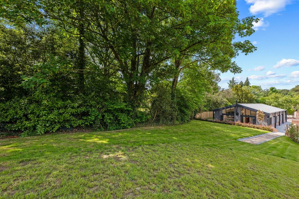 Property photo 2 of 27 Picture No. 82