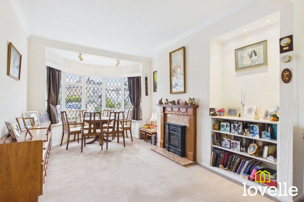 Property photo 2 of 32