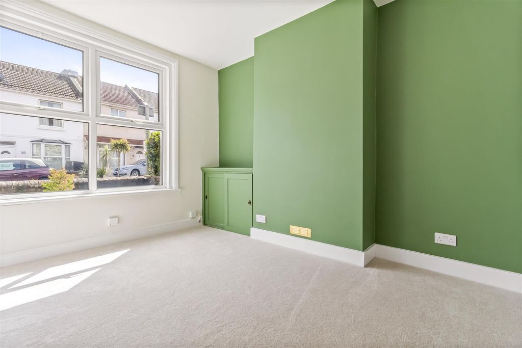 Property photo 2 of 16 Cranworth Road-001.Jpg