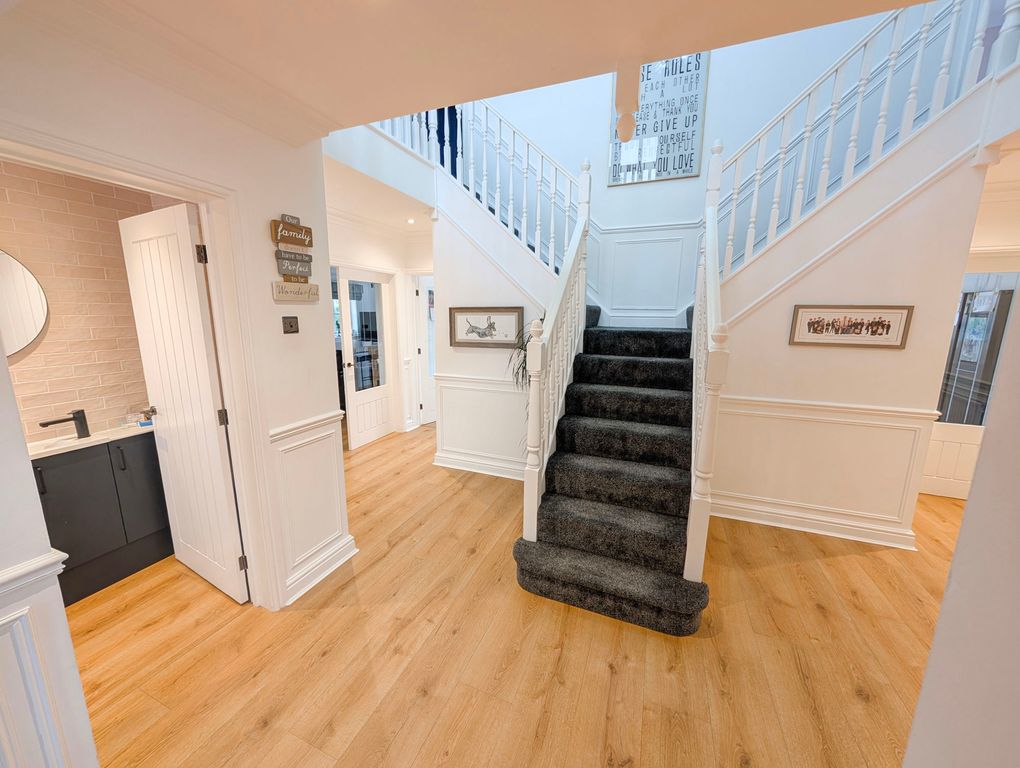 Property photo 2 of 25