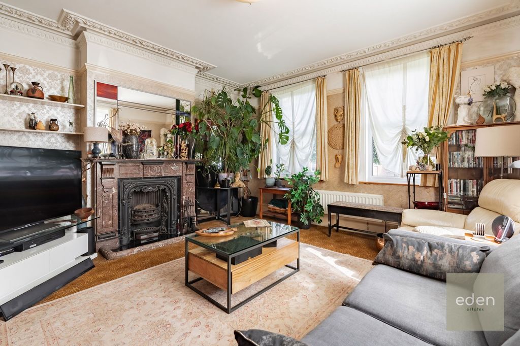 Property photo 3 of 34