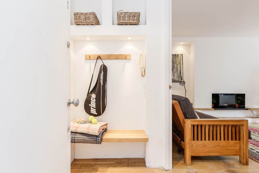 Property photo 2 of 24