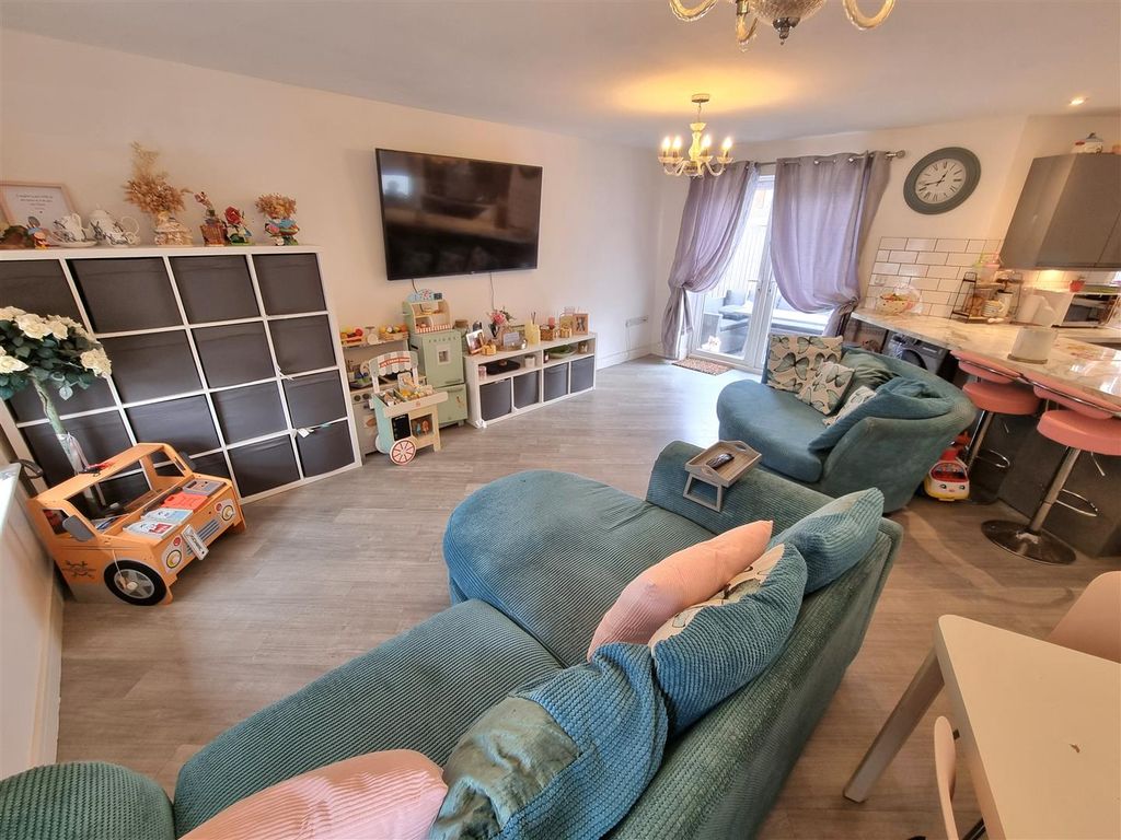 Property photo 3 of 15 Sitting Room.Jpg