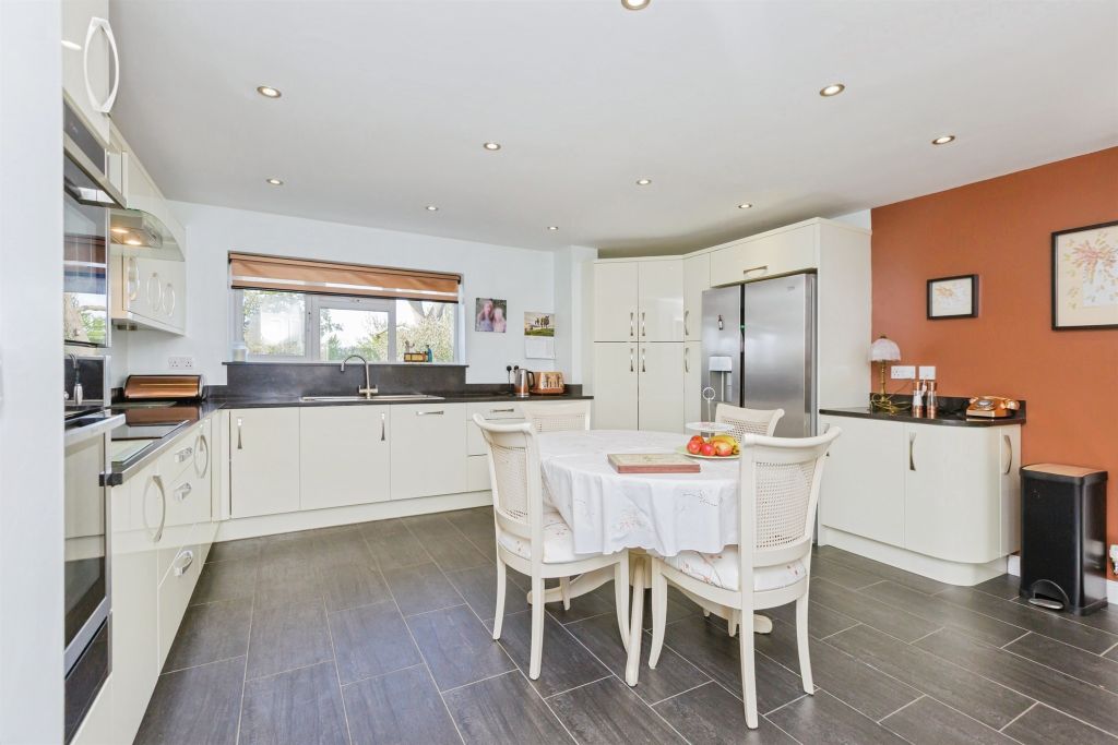 Property photo 3 of 26