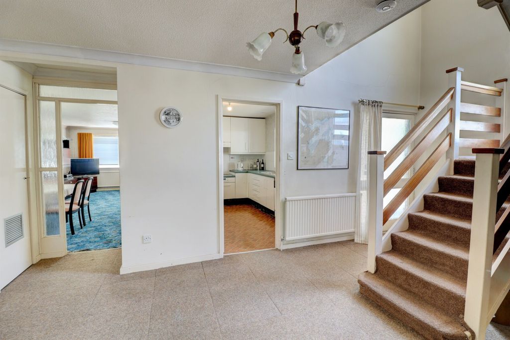 Property photo 2 of 12 Picture No. 11